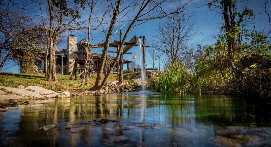 Wasserfall Swiss Log Cabin